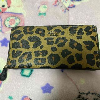 コーチ(COACH)の美品 COACH　財布　ヒョウ柄　アニマル　人気　ラウンドファスナー(財布)