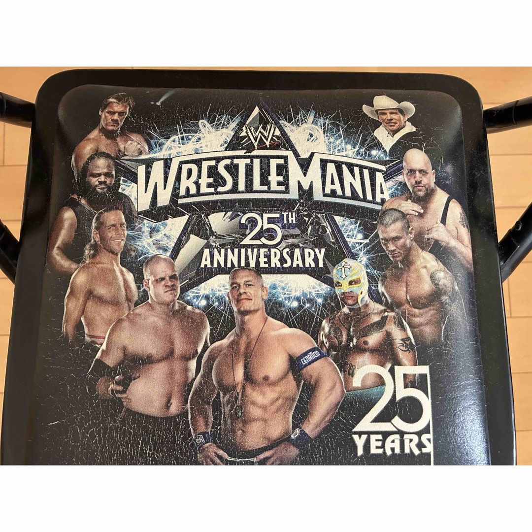 【激レア！】WWE レッスルマニア25 大会記念 非売品 パイプイス WWF スポーツ/アウトドアのスポーツ/アウトドア その他(格闘技/プロレス)の商品写真