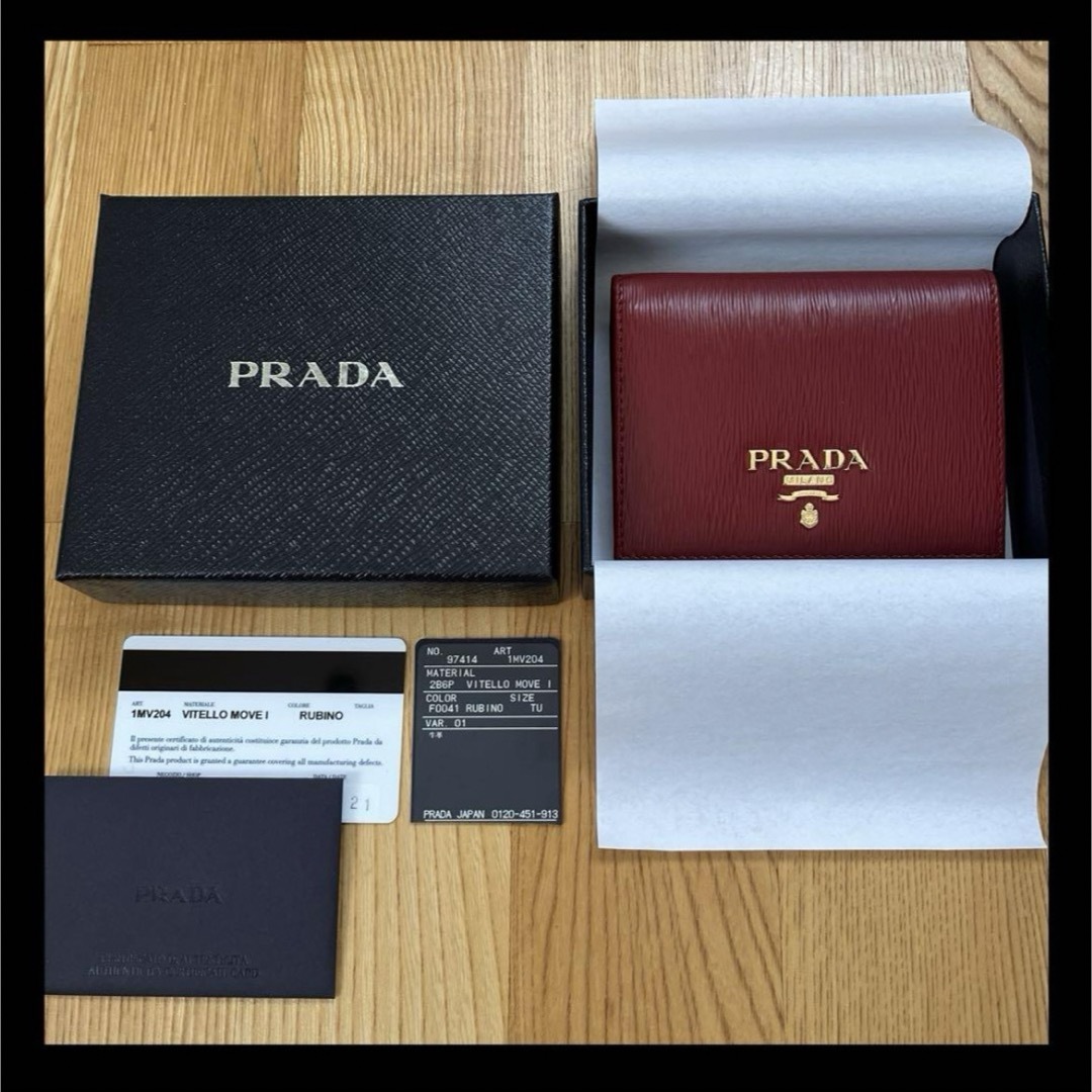 PRADA(プラダ)の【今週末限定セール】新品　プラダ　二つ折り財布　赤 レディースのファッション小物(財布)の商品写真
