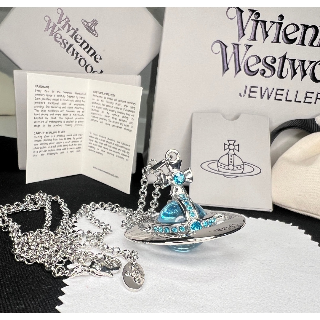 Vivienne Westwood(ヴィヴィアンウエストウッド)のヴィヴィアンウエストウッド　スモールオーブ　ネックレス　ブルー レディースのアクセサリー(ネックレス)の商品写真