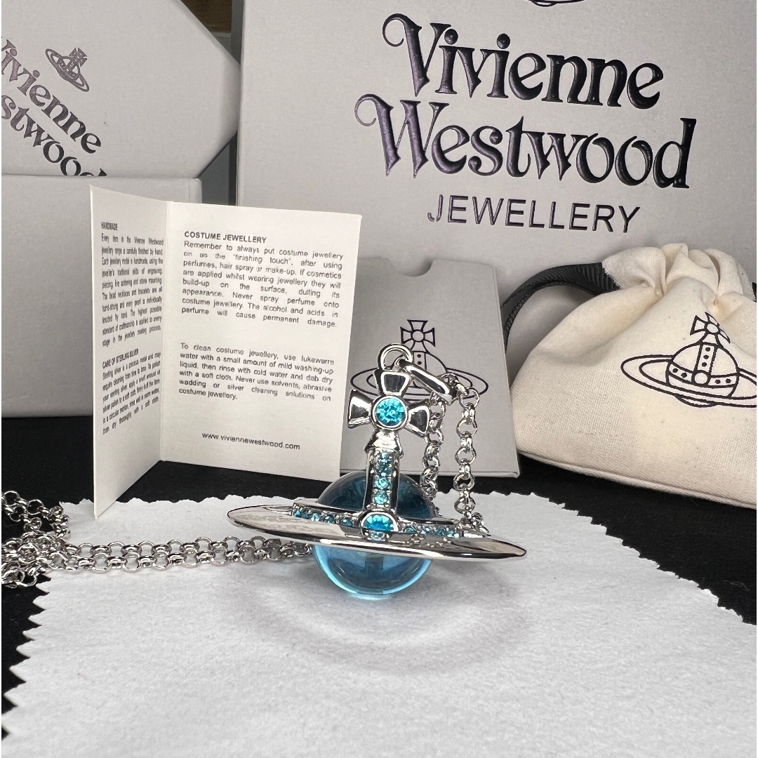 Vivienne Westwood(ヴィヴィアンウエストウッド)のヴィヴィアンウエストウッド　スモールオーブ　ネックレス　ブルー レディースのアクセサリー(ネックレス)の商品写真