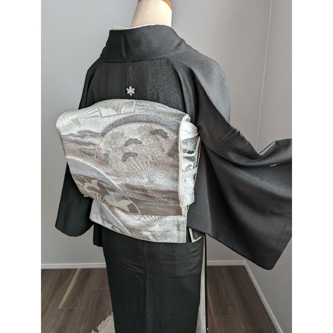 【袷】黒留袖 袋帯２点セット 身丈155.5裄63 五つ紋 金彩 刺繍 松葉模様 レディースの水着/浴衣(着物)の商品写真