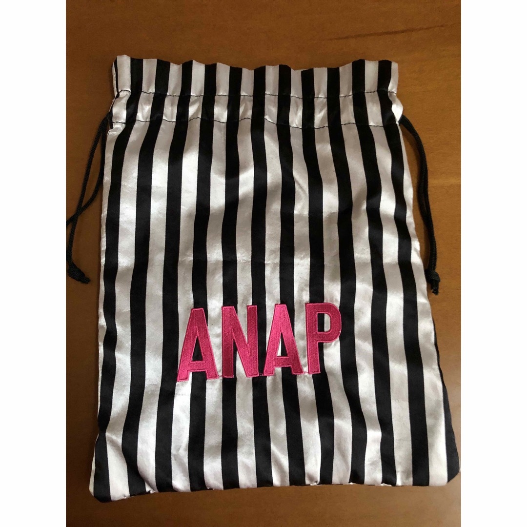 ANAP(アナップ)のANAP アナップ　巾着袋　バッグ　ストライプ　ロゴ レディースのファッション小物(ポーチ)の商品写真