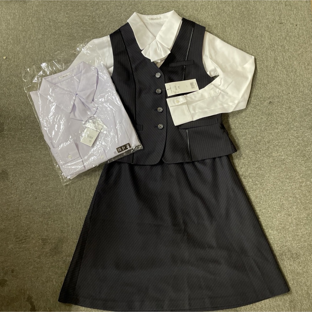 SELERY(セロリー)の新品　事務服4点　ベスト9号　スカート11号　長袖ブラウス2枚9号　オフィス制服 レディースのフォーマル/ドレス(その他)の商品写真