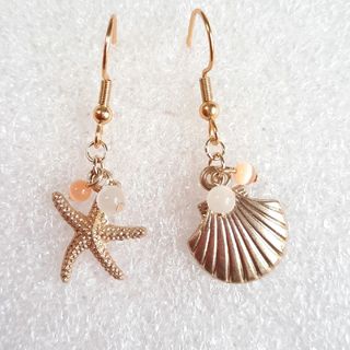 ヒトデとシェルとキャッツアイのピアス　オレンジ×ホワイト(ピアス)