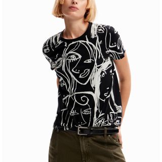 美品✨定価8,900円　デシグアル　TシャXL　ブラック　XL　大特価‼️