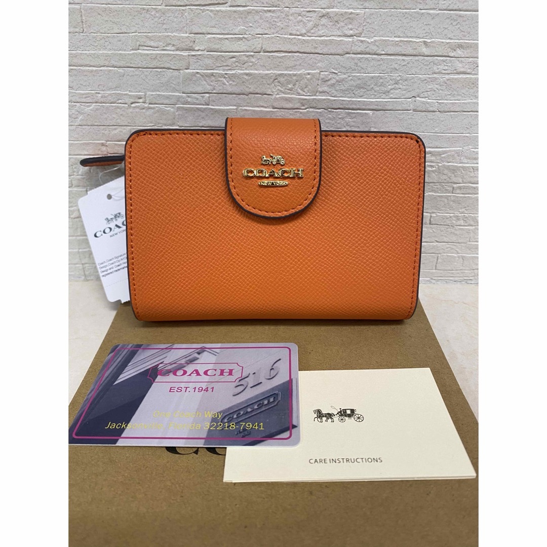 COACH(コーチ)の[新品未使用]✨COACHバイカラー二つ折り財布✨ミニ財布 レディースのファッション小物(財布)の商品写真