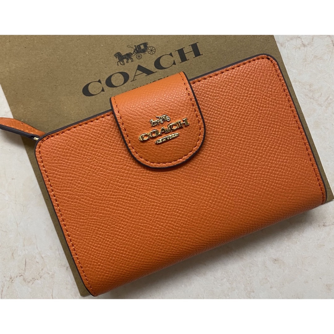 COACH(コーチ)の[新品未使用]✨COACHバイカラー二つ折り財布✨ミニ財布 レディースのファッション小物(財布)の商品写真