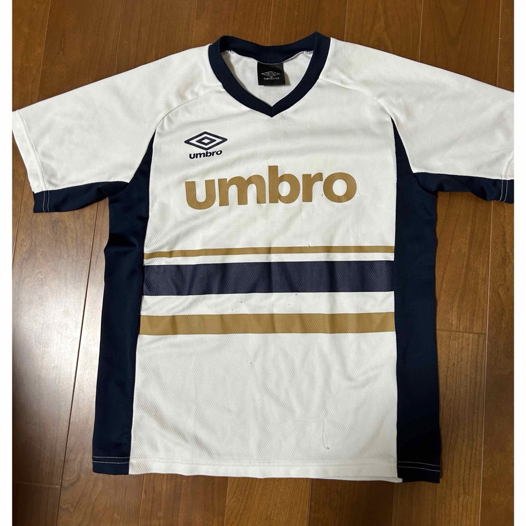 UMBRO(アンブロ)のアンブロ  Tシャツ　150 スポーツ/アウトドアのサッカー/フットサル(ウェア)の商品写真