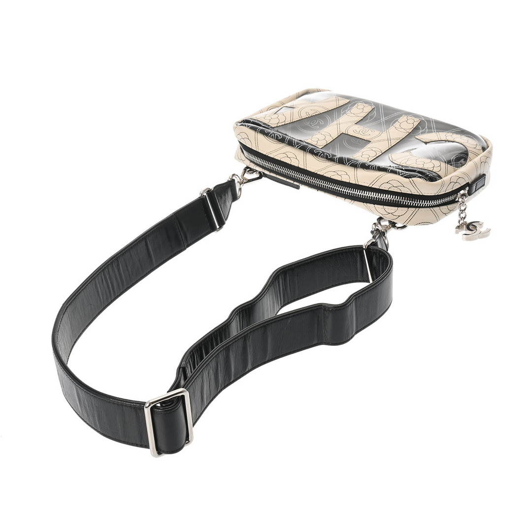 CHANEL - シャネル ロゴ カメリア ショルダーバッグ 黒/白の通販 CHANEL - シャネル ロゴ カメリア ショルダーバッグ 黒/白の通販