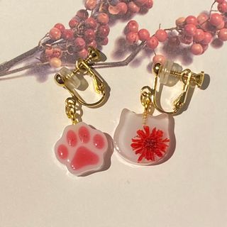 No.14 イヤリング　猫　肉球　花　レジン　赤　サージカルステンレス　可愛い