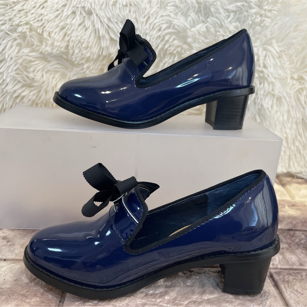 ISBIT(アイズビット)の新品同様　ISBIT DAIKANYAMA 　エナメル　パンプス　22.5cm レディースの靴/シューズ(ハイヒール/パンプス)の商品写真