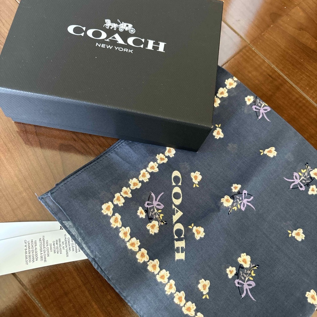 COACH(コーチ)のコーチ　COACH ハンカチ　スカーフ レディースのファッション小物(バンダナ/スカーフ)の商品写真