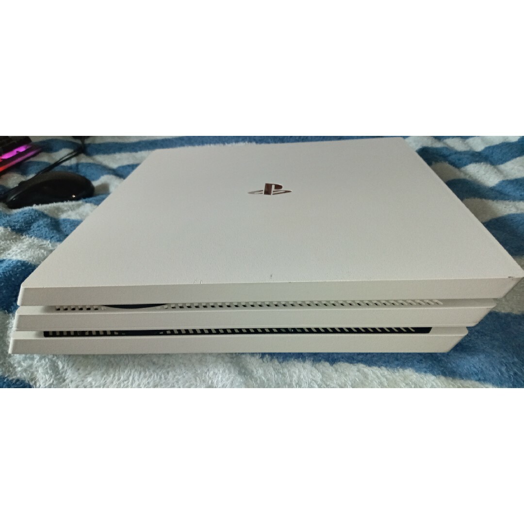 SONY PlayStation4 Pro 本体 CUH-7200BB02 エンタメ/ホビーのゲームソフト/ゲーム機本体(家庭用ゲーム機本体)の商品写真