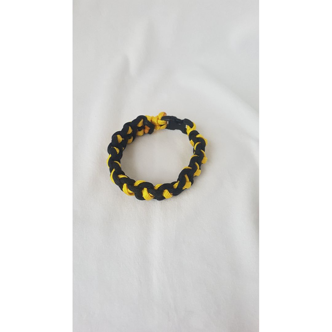 bumble bee paracord bracelet ハンドメイドのハンドメイド その他(その他)の商品写真