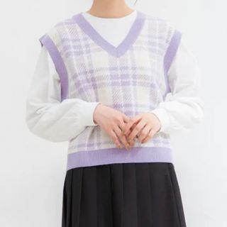 HONEYS - 【新品】Honeys COLZA  総柄ベスト　Vネック　春