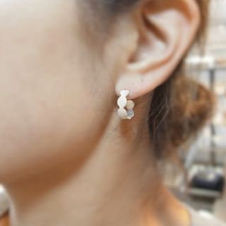 カオル(KAORU)の美品　カオル　kaoru  ビオラ　ピアス　k10グリーンゴールド　(ピアス)