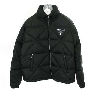 プラダ(PRADA)のPRADA プラダ RE-NYLON ロゴプリント ダウンジャケット SGB803 S202 1WQ8 ブラック M(その他)