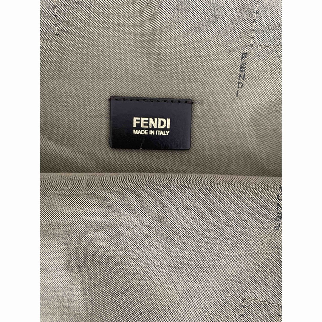 FENDI(フェンディ)の日本未輸入品　フェンディ トートバッグ キャンバス レザー チャーム付き レディースのバッグ(トートバッグ)の商品写真