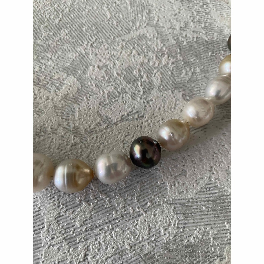 南洋パール マルチカラー ネックレス 黒蝶 白蝶 ゴールデン真珠 レディースのアクセサリー(ネックレス)の商品写真