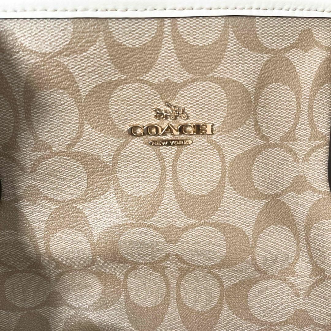 COACH(コーチ)のレア✨COACH コーチセミショルダーバッグトートバッグベージュシグネチャー総柄 レディースのバッグ(ショルダーバッグ)の商品写真