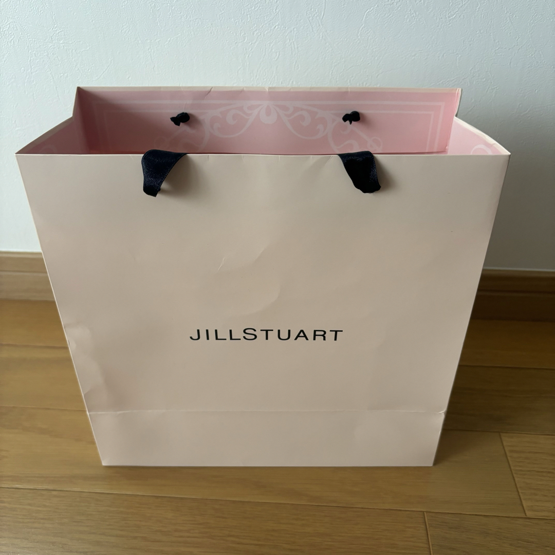 JILLSTUART(ジルスチュアート)のJILLSTUART ボディミルク ホワイトフローラル 250ml コスメ/美容のボディケア(ボディローション/ミルク)の商品写真