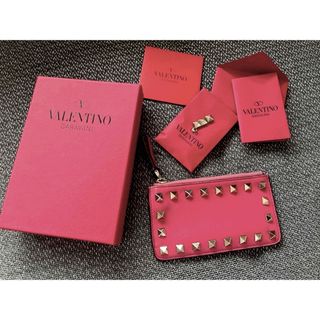 ヴァレンティノ(VALENTINO)の【VALENTINO】ヴァレンティノロックスタッズ　カードケース　ウォレット(財布)