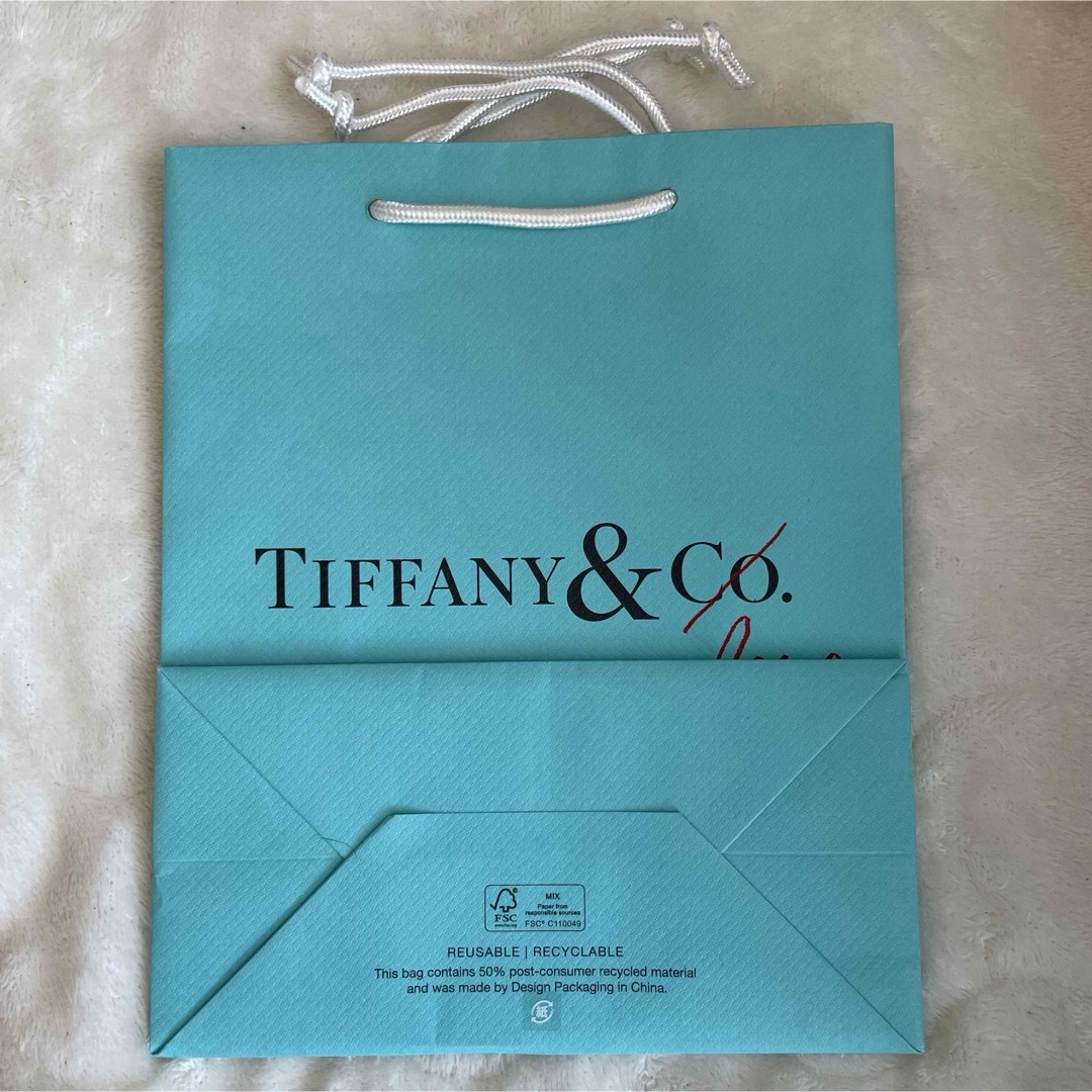 Tiffany & Co.(ティファニー)のティファニー ホワイトデー？限定 中 Sサイズ 紙袋1枚リボン 赤 Love レディースのアクセサリー(その他)の商品写真