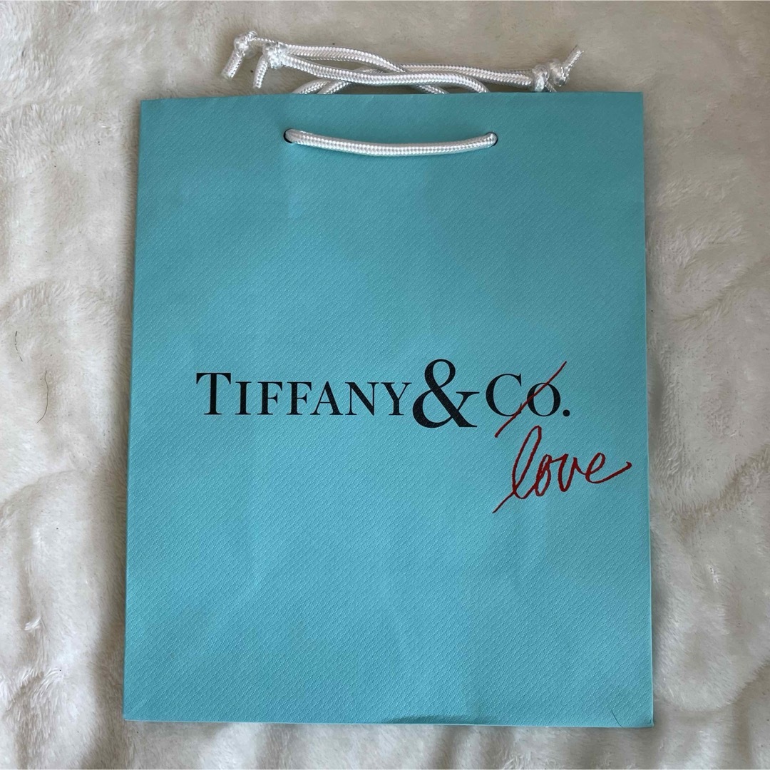 Tiffany & Co.(ティファニー)のティファニー ホワイトデー？限定 中 Sサイズ 紙袋1枚リボン 赤 Love レディースのアクセサリー(その他)の商品写真