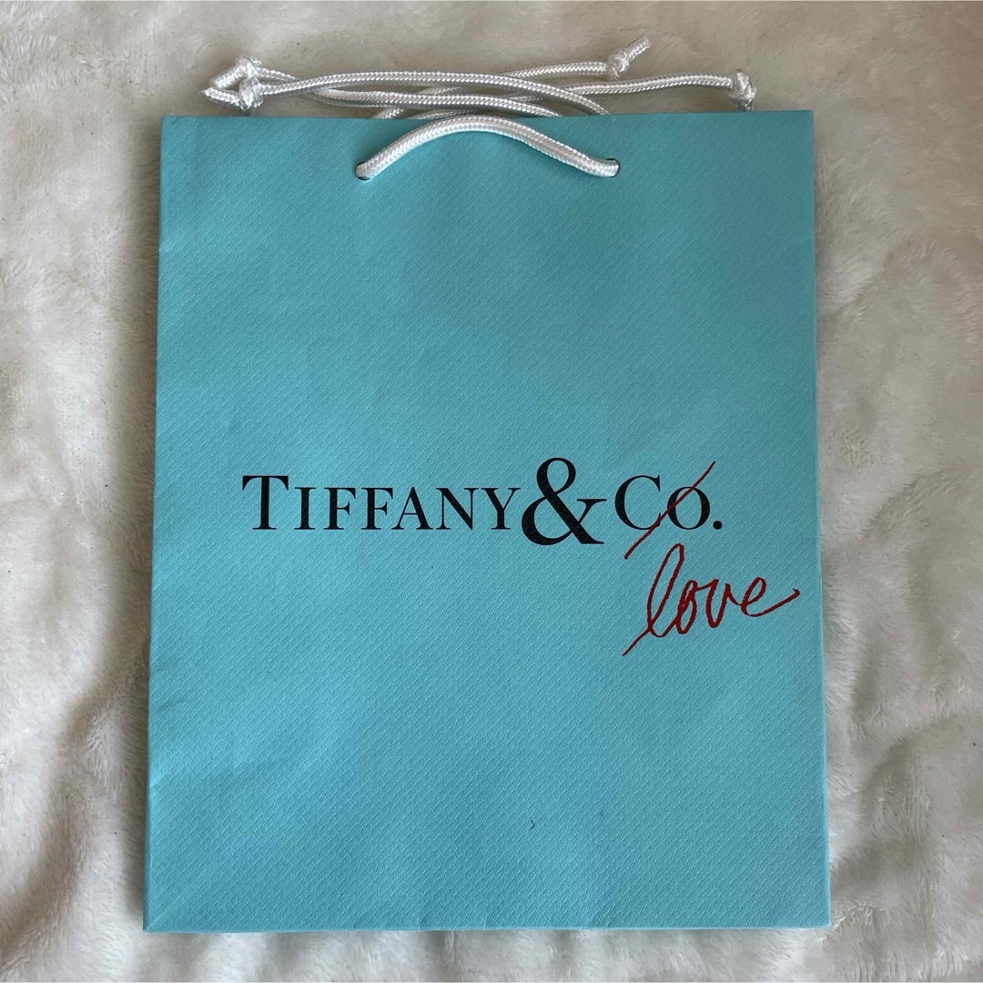 Tiffany & Co.(ティファニー)のティファニー ホワイトデー？限定 中 Sサイズ 紙袋1枚リボン 赤 Love レディースのアクセサリー(その他)の商品写真