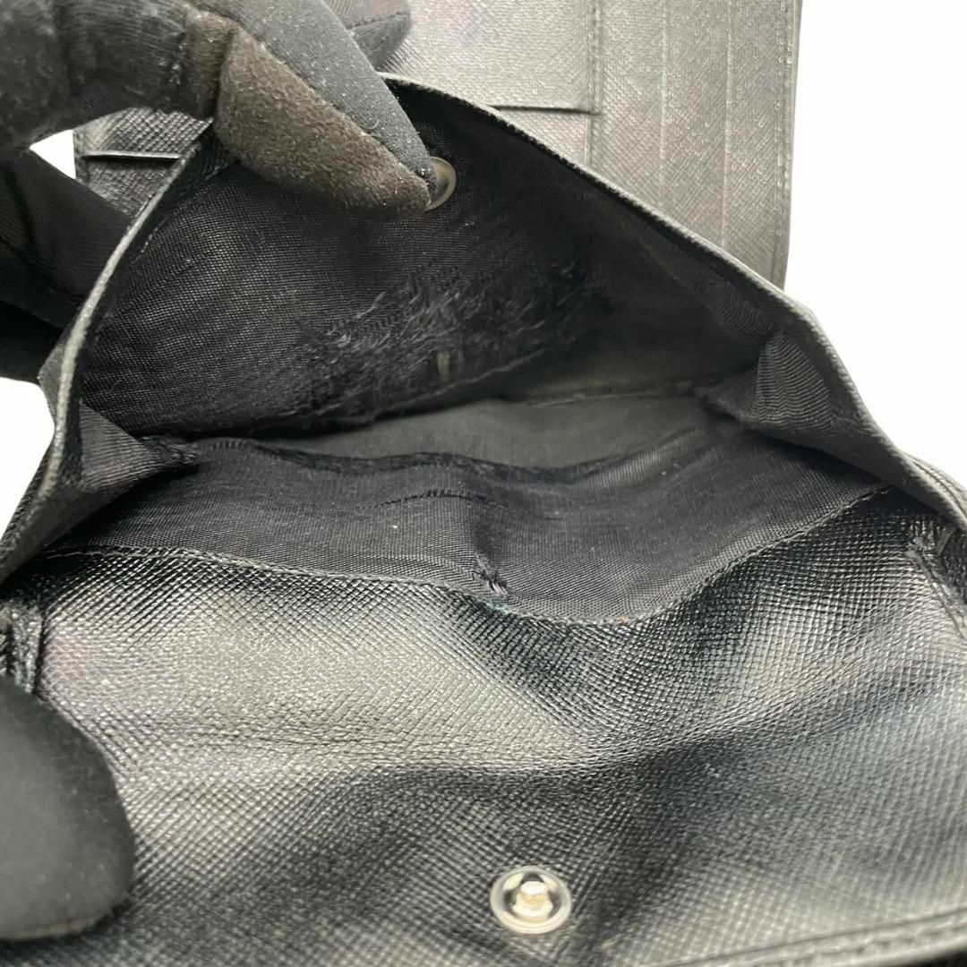 PRADA(プラダ)のPRADA プラダ w2　三つ折り　財布　三角プレート　サフィアーノレザー　黒 レディースのトップス(Tシャツ(半袖/袖なし))の商品写真