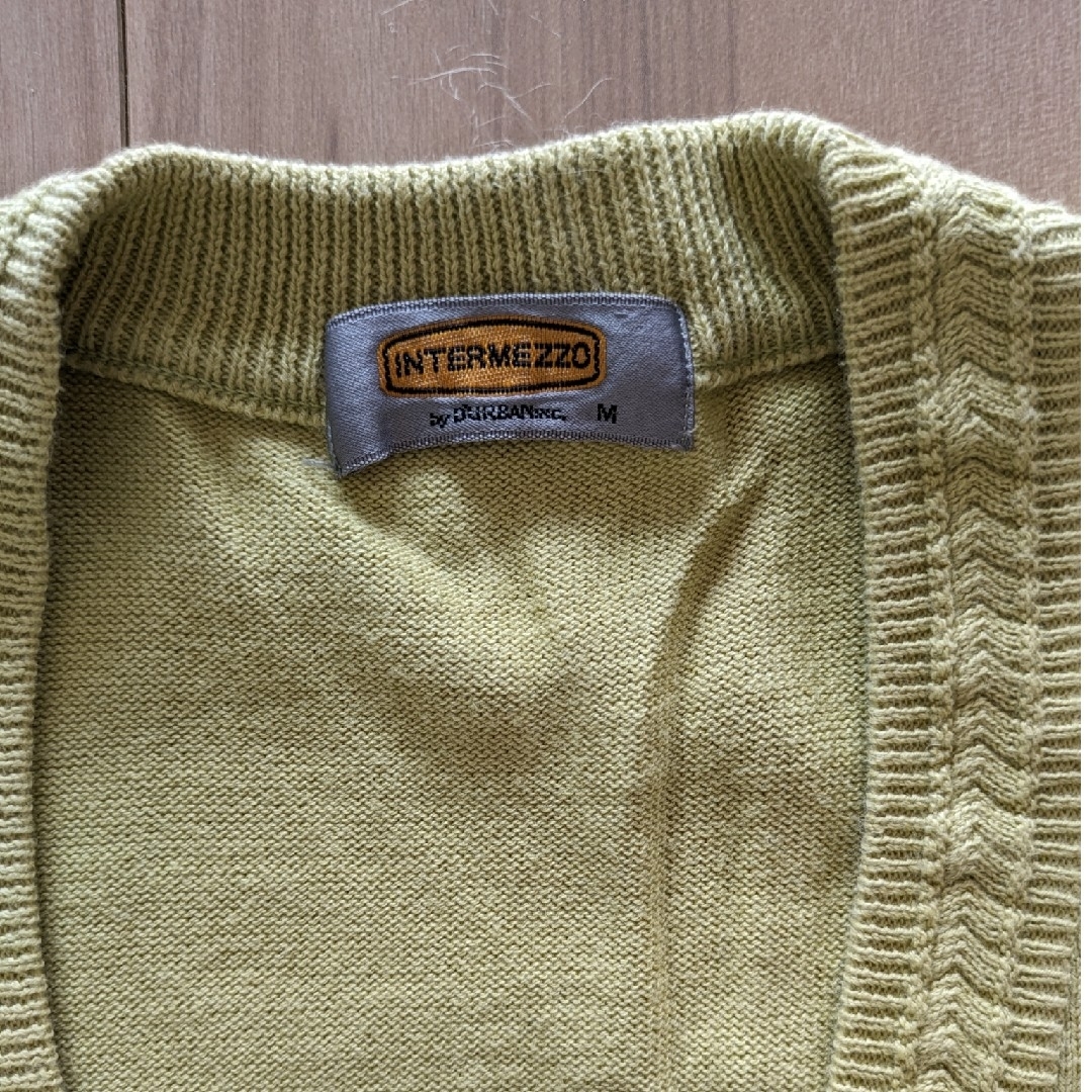 INTERMEZZO(インターメッツォ)のINTERMEZZO　D'URBAN　黄緑色の綿のカーディガンM メンズのトップス(カーディガン)の商品写真