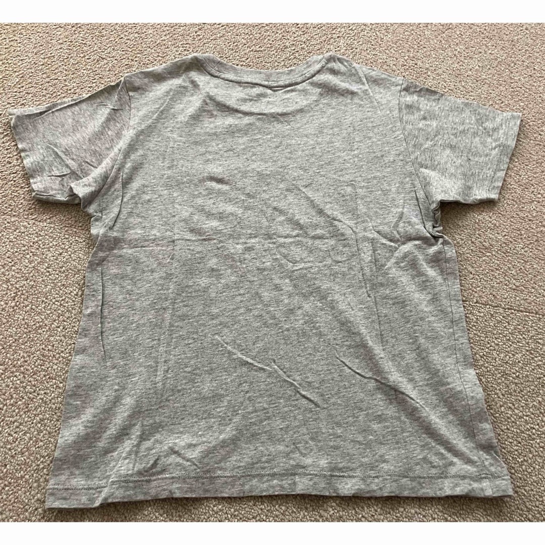 UNIQLO(ユニクロ)のUNIQLO⭐️薄手Tシャツ130 キッズ/ベビー/マタニティのキッズ服男の子用(90cm~)(Tシャツ/カットソー)の商品写真