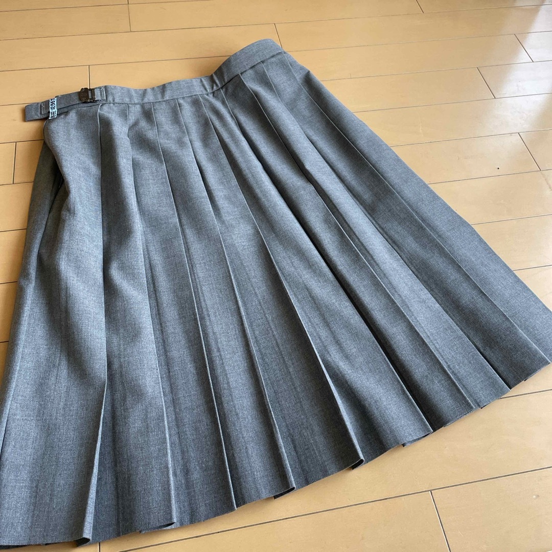 TOMBOW(トンボガクセイフク)の夏用スカート　ウエスト68 丈56 レディースのスカート(ひざ丈スカート)の商品写真
