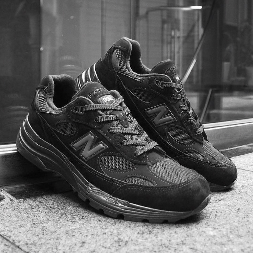 New Balance(ニューバランス)の27.5 new balance m992ea 992 トリプルブラック メンズの靴/シューズ(スニーカー)の商品写真