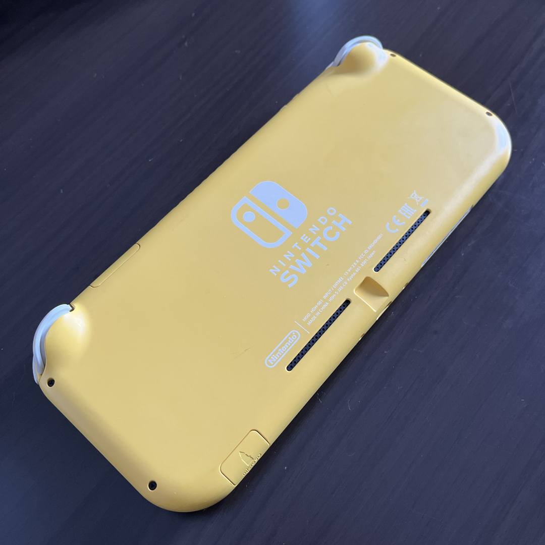 Nintendo Switch Lite イエロー エンタメ/ホビーのゲームソフト/ゲーム機本体(家庭用ゲーム機本体)の商品写真