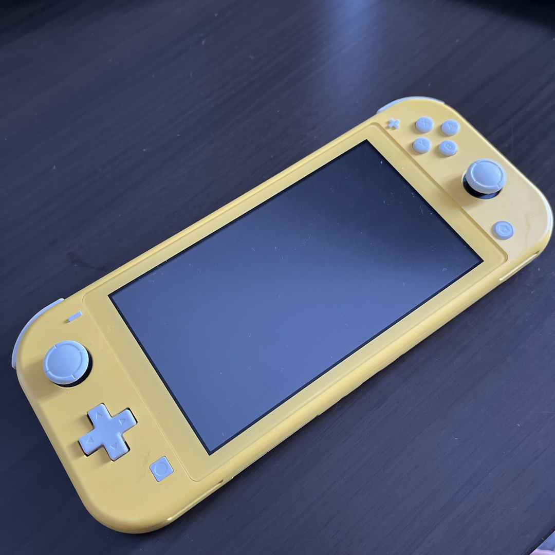 Nintendo Switch Lite イエロー エンタメ/ホビーのゲームソフト/ゲーム機本体(家庭用ゲーム機本体)の商品写真