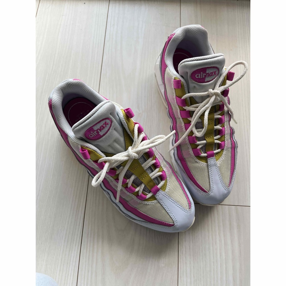 NIKE(ナイキ)のNIKE AIR MAX 95 WMNS ピンク25㎝美品 レディースの靴/シューズ(スニーカー)の商品写真