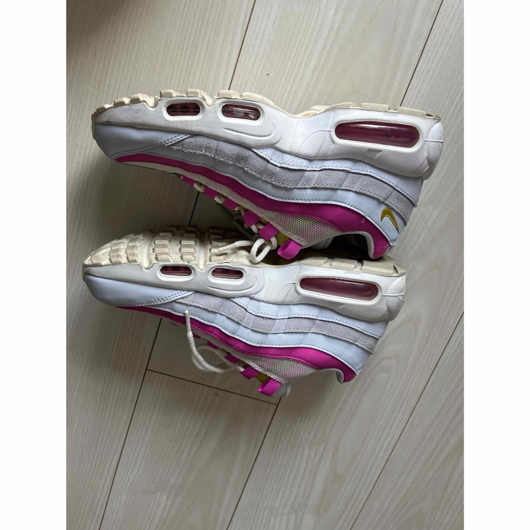 NIKE(ナイキ)のNIKE AIR MAX 95 WMNS ピンク25㎝美品 レディースの靴/シューズ(スニーカー)の商品写真