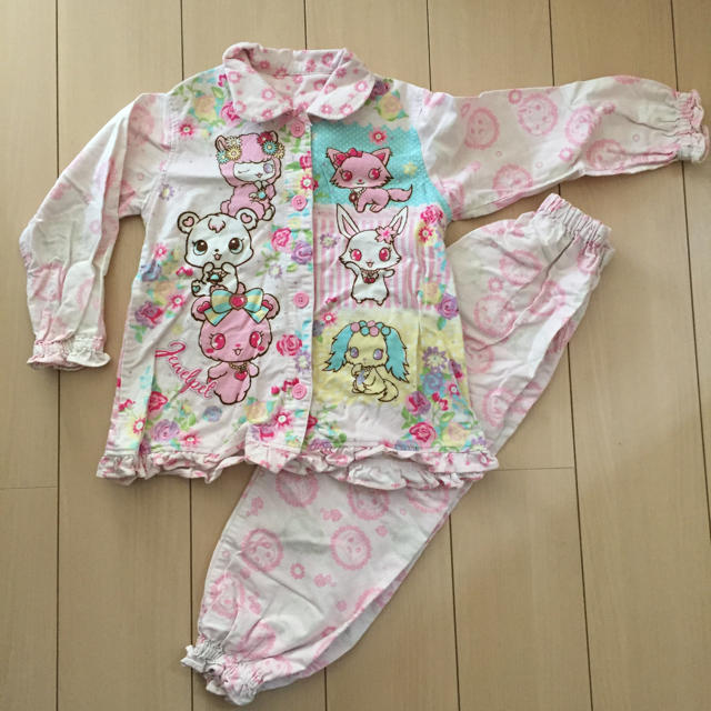 サンリオ(サンリオ)のジュエルペットパジャマ 130 キッズ/ベビー/マタニティのキッズ服女の子用(90cm~)(パジャマ)の商品写真