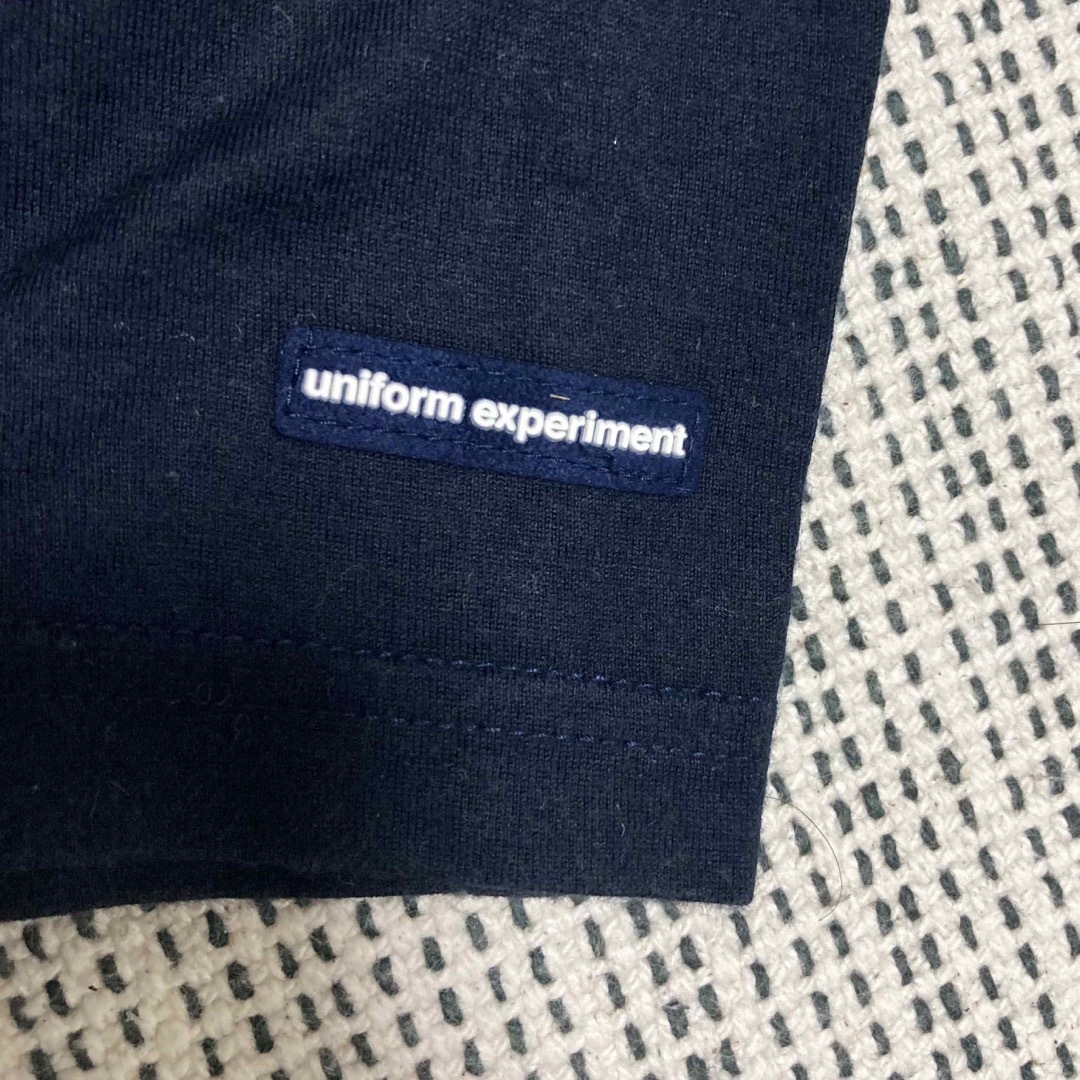 uniform experiment(ユニフォームエクスペリメント)のUniform experiment tシャツ　UE NAVY メンズのトップス(Tシャツ/カットソー(半袖/袖なし))の商品写真