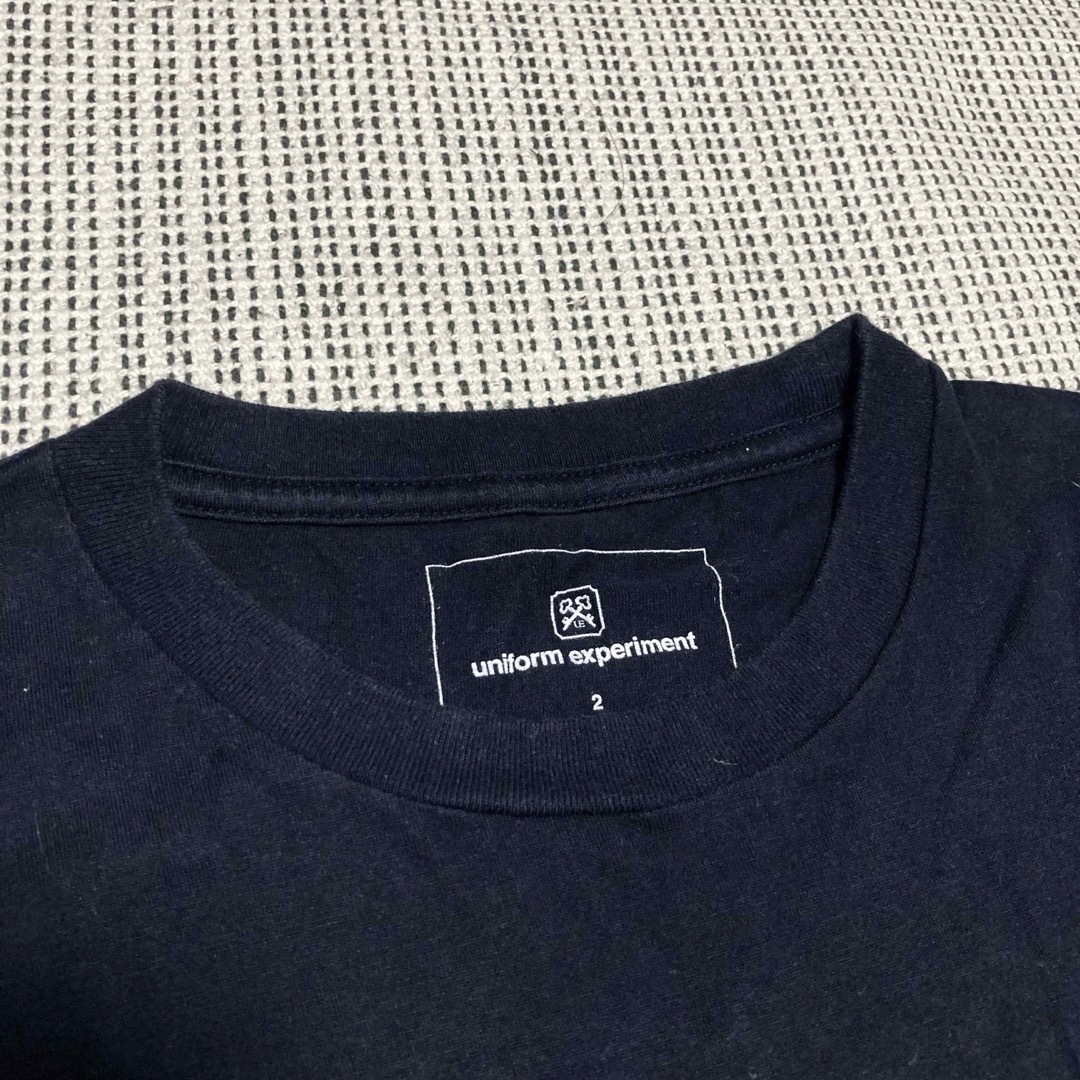 uniform experiment(ユニフォームエクスペリメント)のUniform experiment tシャツ　UE NAVY メンズのトップス(Tシャツ/カットソー(半袖/袖なし))の商品写真