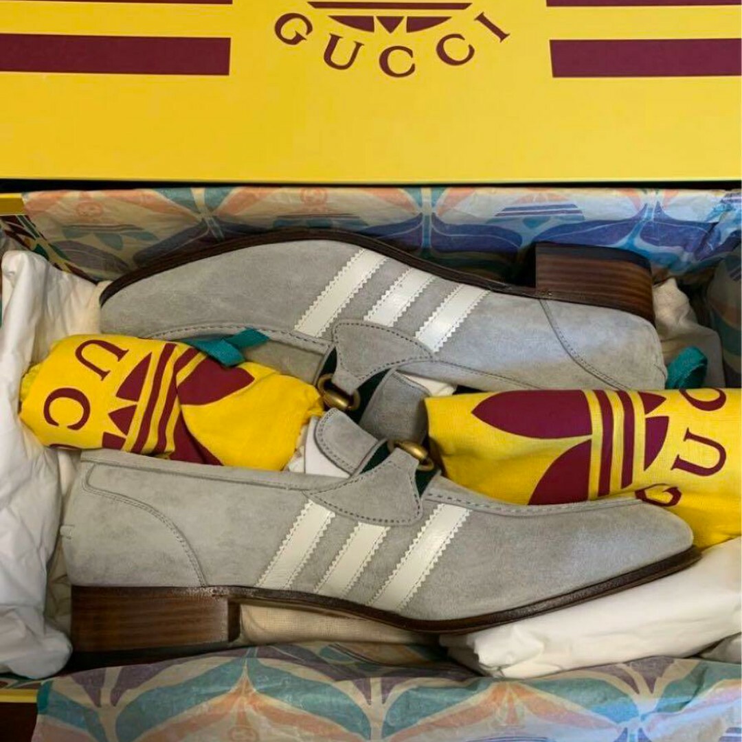 Gucci(グッチ)のGUCCI adidas メンズ ビッド スウェード ローファー  グレー  8 メンズの靴/シューズ(ドレス/ビジネス)の商品写真