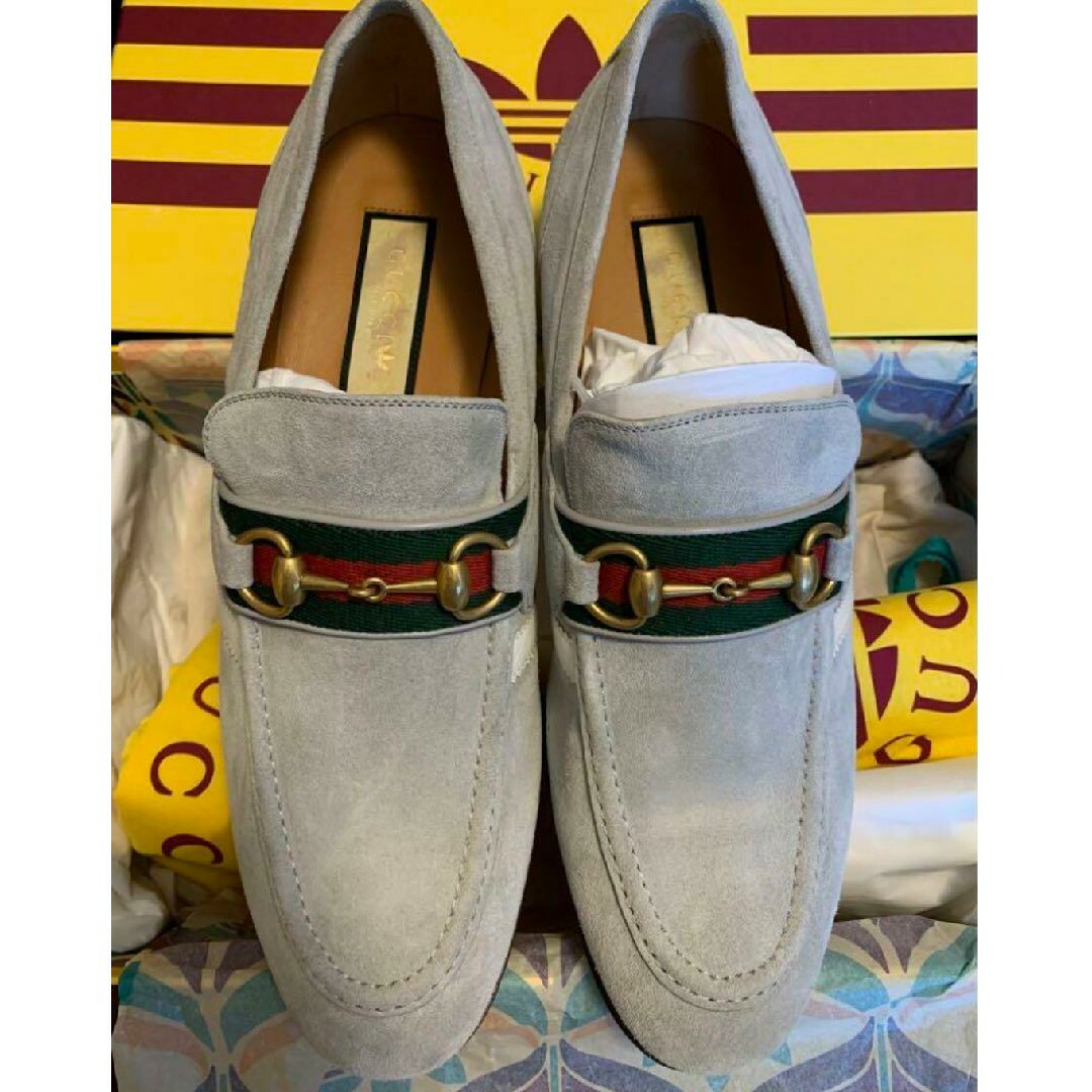 Gucci(グッチ)のGUCCI adidas メンズ ビッド スウェード ローファー  グレー  8 メンズの靴/シューズ(ドレス/ビジネス)の商品写真