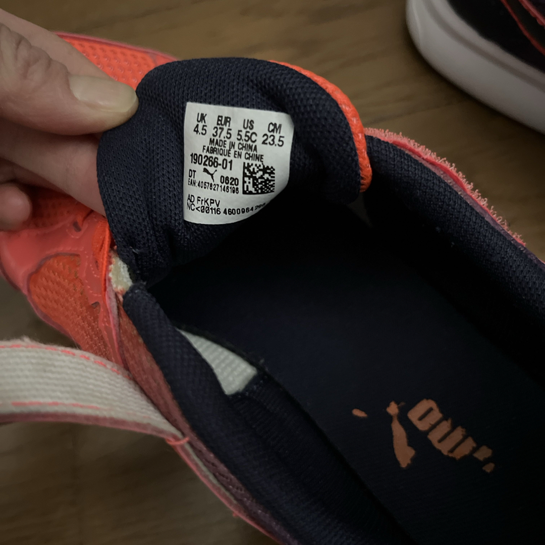 PUMA(プーマ)のPUMA 23.5cm キッズ/ベビー/マタニティのキッズ靴/シューズ(15cm~)(スニーカー)の商品写真