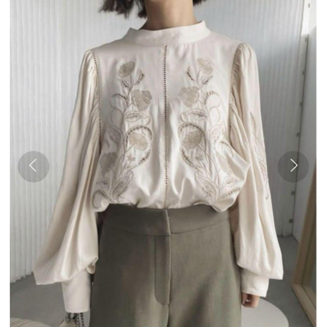 Ameri VINTAGE(アメリヴィンテージ)のLADY EMBROIDERY PUFF BLOUSE レディースのトップス(シャツ/ブラウス(長袖/七分))の商品写真