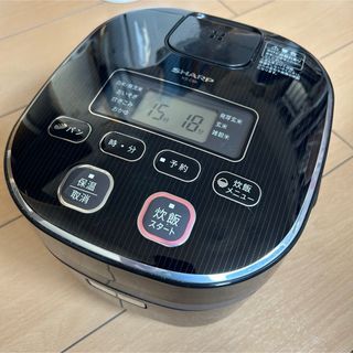 シャープ(SHARP)のシャープ　炊飯器　しゃもじつき　三合炊き(炊飯器)