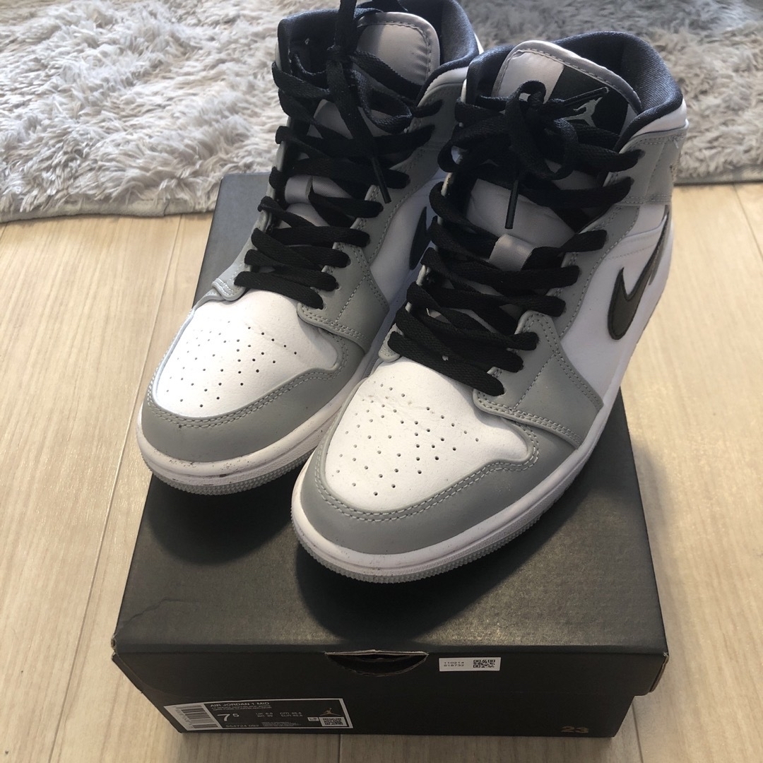 Jordan Brand（NIKE）(ジョーダン)のNIKE AIR JORDAN1 mid 25.5 メンズの靴/シューズ(スニーカー)の商品写真