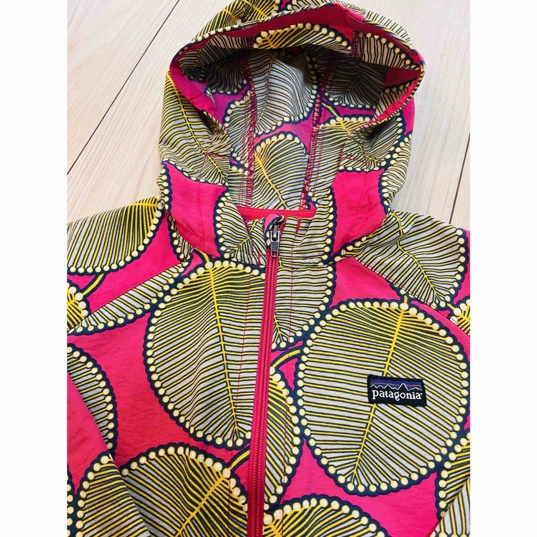 patagonia(パタゴニア)のパタゴニア ウィンドパーカー　キッズXS（5-6） キッズ/ベビー/マタニティのキッズ服女の子用(90cm~)(ジャケット/上着)の商品写真