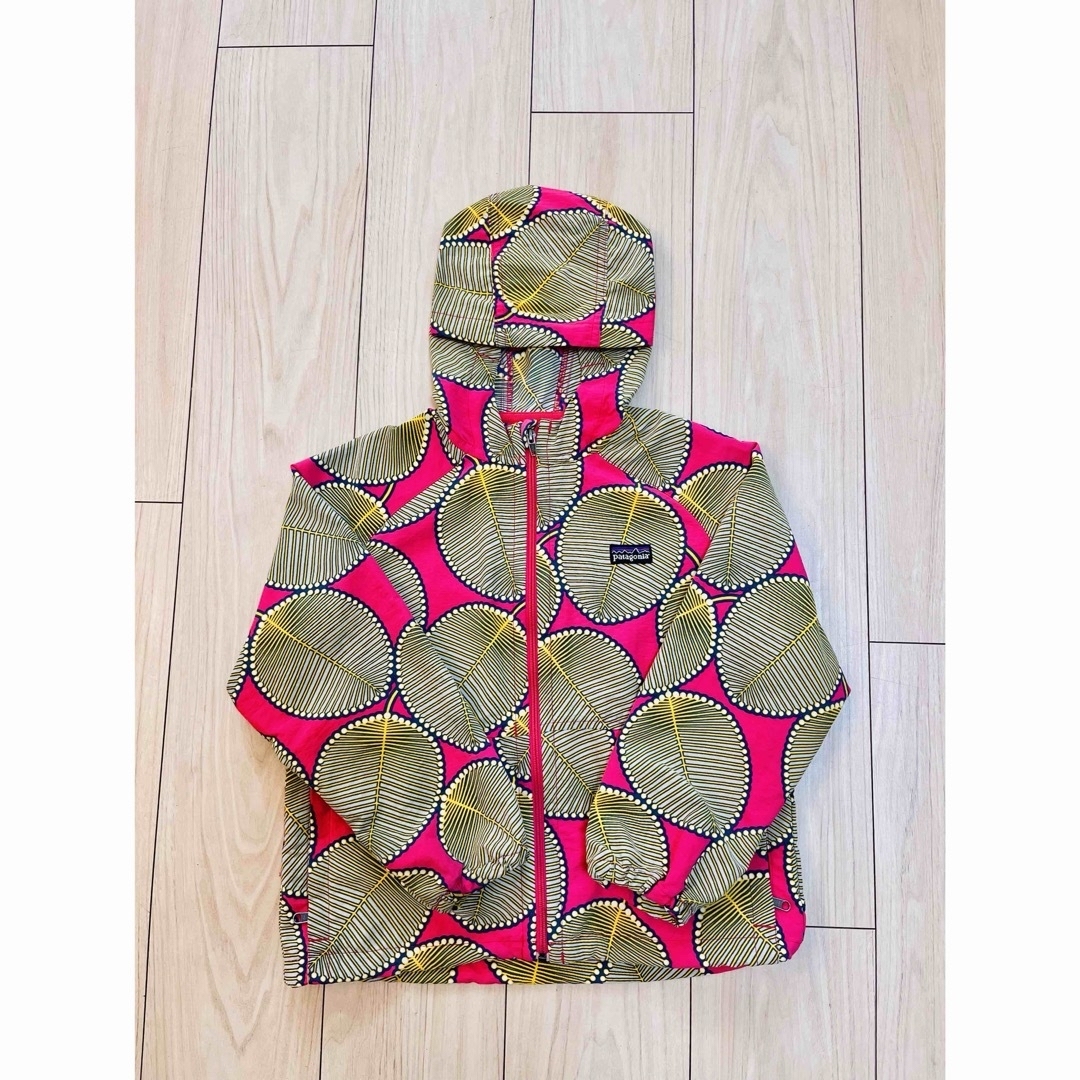patagonia(パタゴニア)のパタゴニア ウィンドパーカー　キッズXS（5-6） キッズ/ベビー/マタニティのキッズ服女の子用(90cm~)(ジャケット/上着)の商品写真